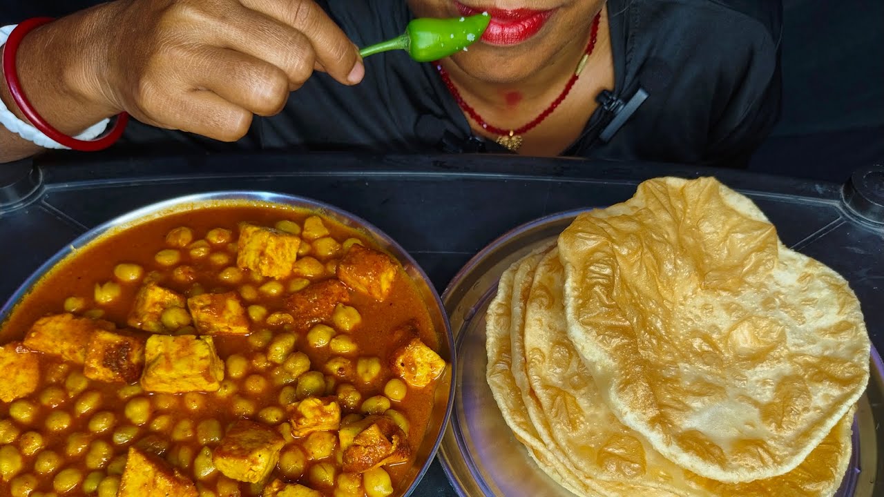 EATING chole bhature | #foodeating #asmr 