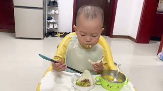 刚2岁的宝宝沉浸式吃饭，一句话不说，大口大口吃饭太厉害了。#人類幼崽 #親子