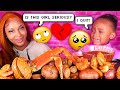 Layla arrte de faire des mukbangs  motionnel froid de mer queue de homard crevettes et