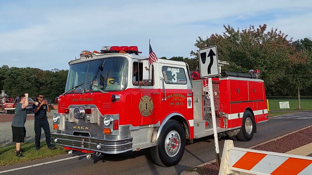 (Extreme VOLUNME WARNING)  Fire Apparatus taking up from PA State Firemen's Convention Parade