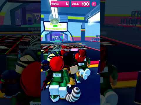 Fans jumped hbk for scrubbing his feet on me😅 #roblox #fyp #viralshort  #squidgame