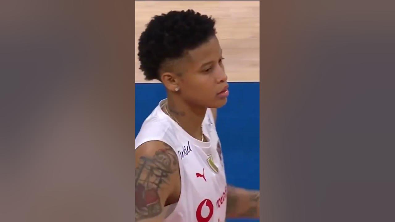 Melissa Vargas Erik Dalı şarkısına eşlik ediyor 😅 #FileninSultanları #Volleyball