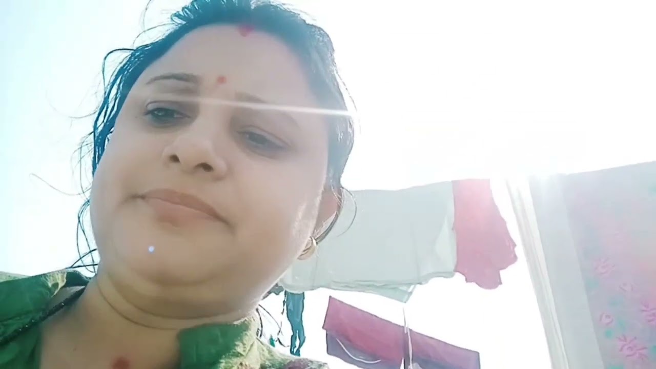 ମୁଁ ଆଜି ଛାତ  ଉପରେ ମସଲା କଣ ପାଇଁ ବାଟିଲି 🤔🤔