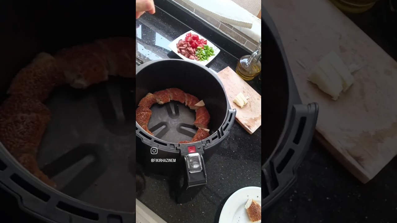 Airfryer'da simit pizza ???? enfes bir kahvaltılık tarif :) Airfryer'da simit pizza ???? enfes bir kahvaltılık tarif :)