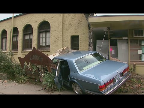 rolls-royce-crashes-into-linnton-community-center