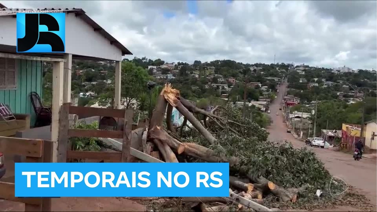 Temporal atinge parte do RS e deixa mais de 500 residências danificadas