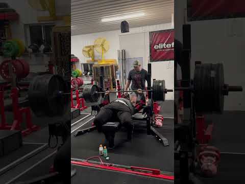 First time failing a PR in over a year💀 500 will fall soon…..#benchpress #fyp #heavybench #fitness