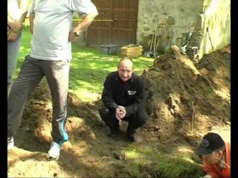 Video: In Polen Untersuchten Die Gräber Von 