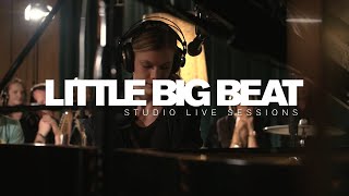 Miniatura de vídeo de "TRIXIE WHITLEY - Studio Live Session - INTRO / PIECES"