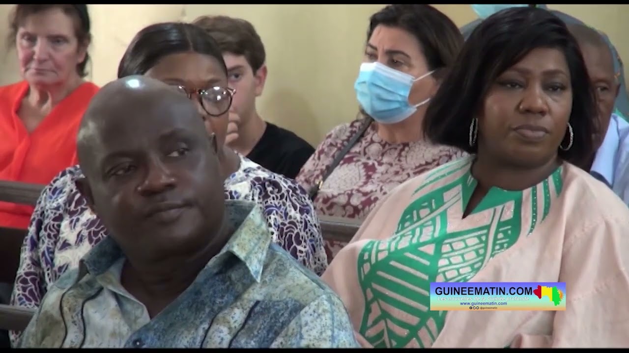 Célébration de Noël : le colonel Mamadi Doumbouya à la cathédrale Sainte Marie de Conakry