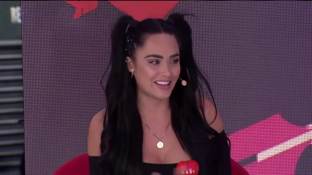 HUMILLAN😽 A GABY💩, la gente LE GRITA 😁 FUERA, SE BURLAN DE ELLA 😱, Y LA ABUCHEA 👍