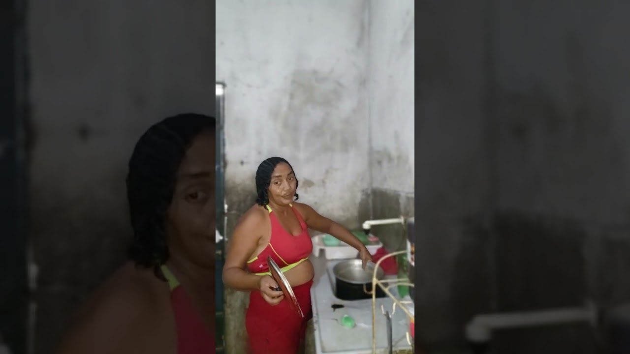 Lavando os pratos de minha mãe 