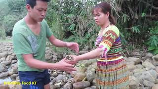 Primitive Life, How To build fish trap by stone and Catch Big Fish at stream