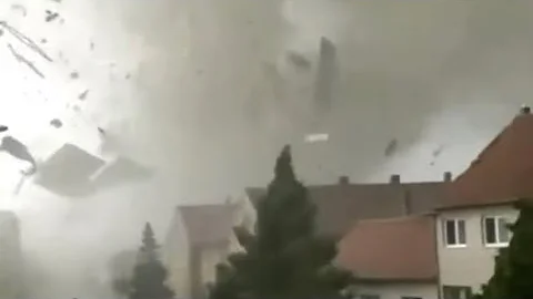 Inside of an F4 tornado (full version)