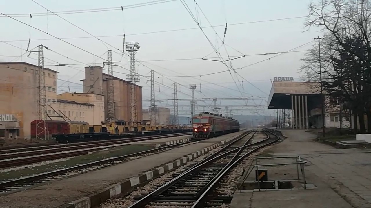 ЕМВ 32 заминава от гара Враца - YouTube