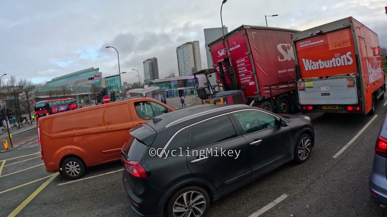 Driving Without Due Care and Attention? Phone use? KT17CDF and DK04FYC