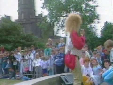 Real Roxanne & Hitman Howie Tee - Bang Zoom (UK TV 1986)
