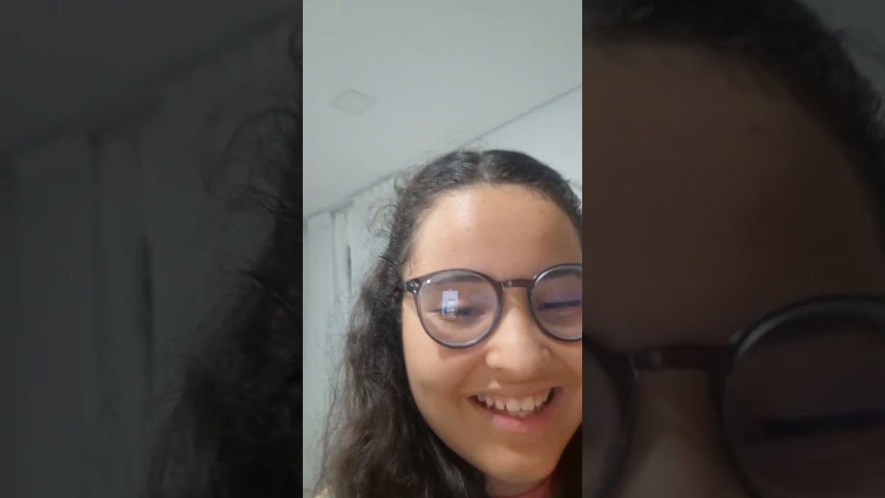 Falando um pouquinho sobre a Flora (minha oc)