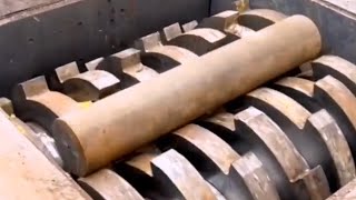 Giant cylindrical iron VS tearing machine, the result is too strong!