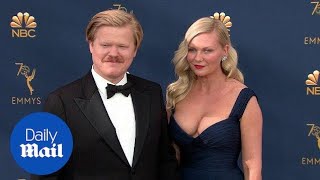 Kirsten Dunst & Jesse Plemons arrive on the Emmys red carpet Kirsten Dunst & Jesse Plemons arrive on the Emmys red carpet
