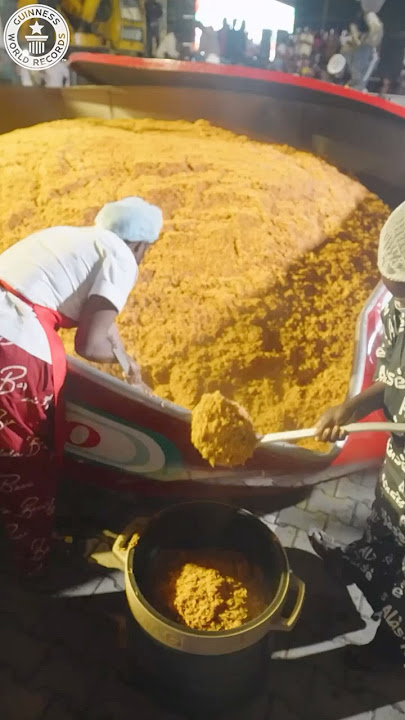 Hilda Baci serves RECORD-BREAKING jollof rice! 😋