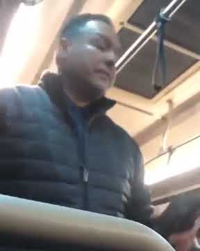 Muss keine Maske tragen, aber alle anderen, die keine Maske tragen, müssen aus diesem Bus aussteigen