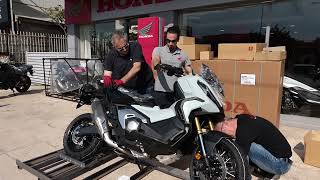 Unboxing HONDA X-ADV 750 new 2024 scooter