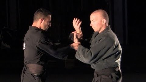 kata te tori - Omote Gyaku te hodoki, hand release, intermediate - Ninjutsu technique for Akban wiki