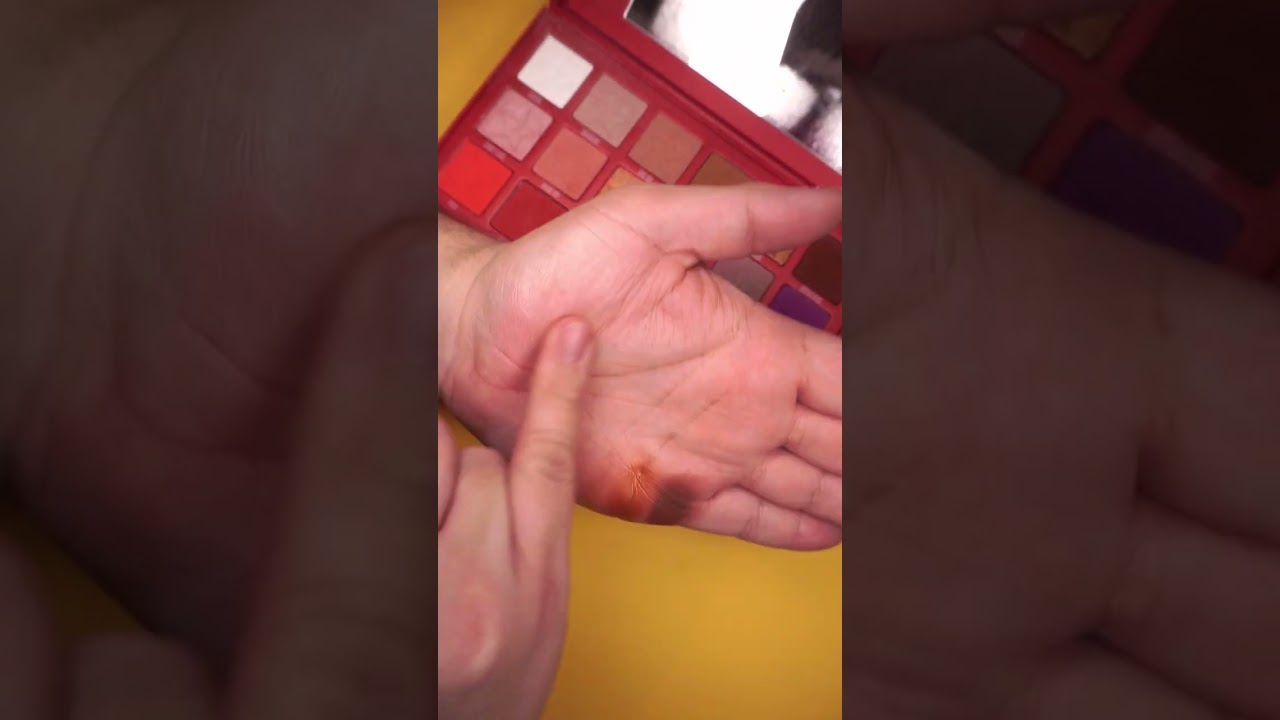 Swatching Jeffree Star Blood Sugar Eyeshadow Palette