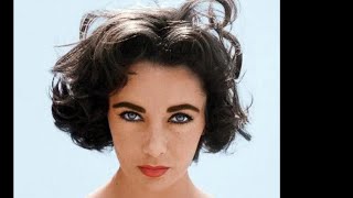 13 Sexy Photos of Elizabeth Taylor