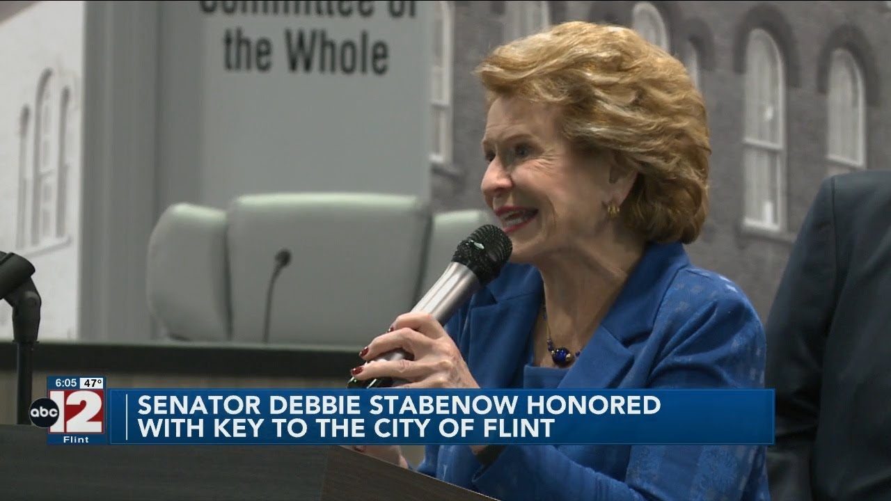 Senator Debbie Stabenow receives key to City of Flint