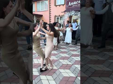 Veselie Maxima Cu Cel Mai Tare Tineret La Balul De Absolvire Hreațca