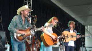 Dave Rawlings Machine Perform "I Hear Them All" And "This Land Is Your Land" At Bonnaroo 2010 chords