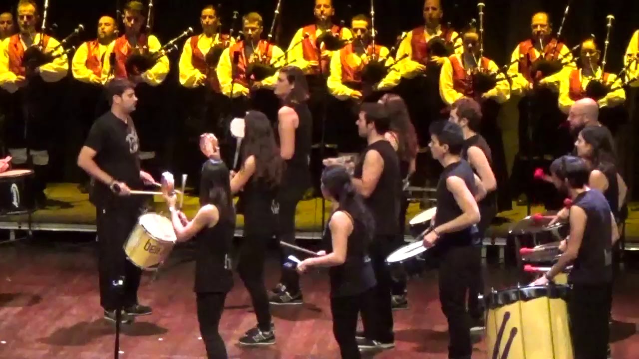 Banda de Gaitas Toxos e Xestas-Macumba Clumsy Lover