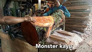 A wooden monster full of branches in the sawing process, its shape is horrifying
