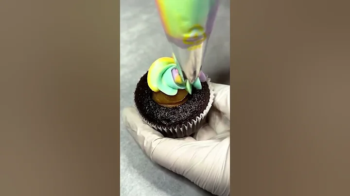 Super Smooth & Satisfying!! Easy Cupcake Decorating with Rainbow Buttercream!
