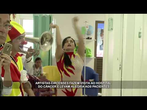 Artistas circenses levam alegria ao Hospital do Câncer