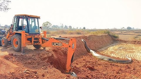 JCB 3dx Backhoe Loading Mud in Mahindra 475 di tractor JCB 3dx Xtra Loading JCB 3dx khudai