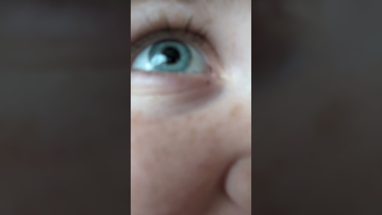 smile vs relaxed (I have a resting B- face)