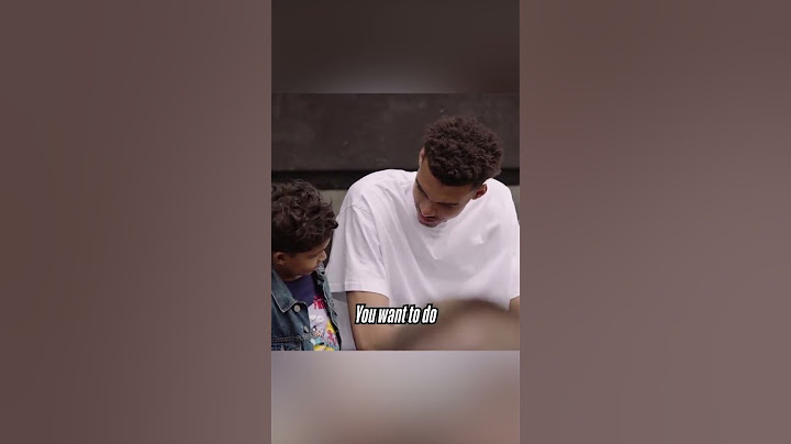 This young fan is going to dunk on Wemby someday 😅 (via @NBA)