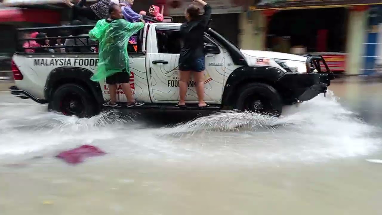 น้ำท่วมหาดใหญ่เริ่มคลี่คลาย Hatyai Water Levels are starting to recede