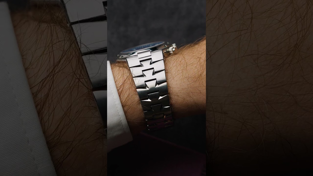 Vacheron Constantin Overseas Chronograph Blue vs. Silver l SwissWatchExpo