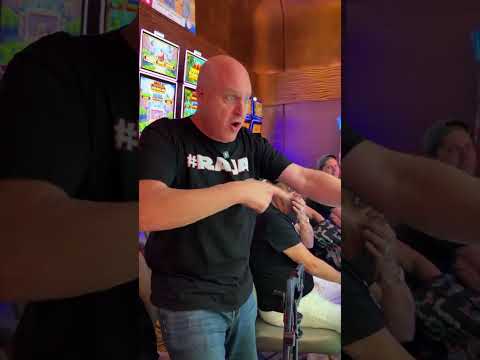Full Screen of Pigs Pays MASSIVE! #slots #casino #jackpot