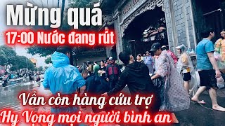 Đến Chiều Tối Ngày 2011 , Tại Điểm Chùa Long Sơn , Lực Lượng Tiếp Tế Vẫn Còn Nhiều Nước Và Bánh