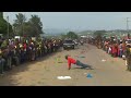 Kijana apiga pushup katikati ya barabara msafara wa jpm ukiwasili nyumbani chato  geita