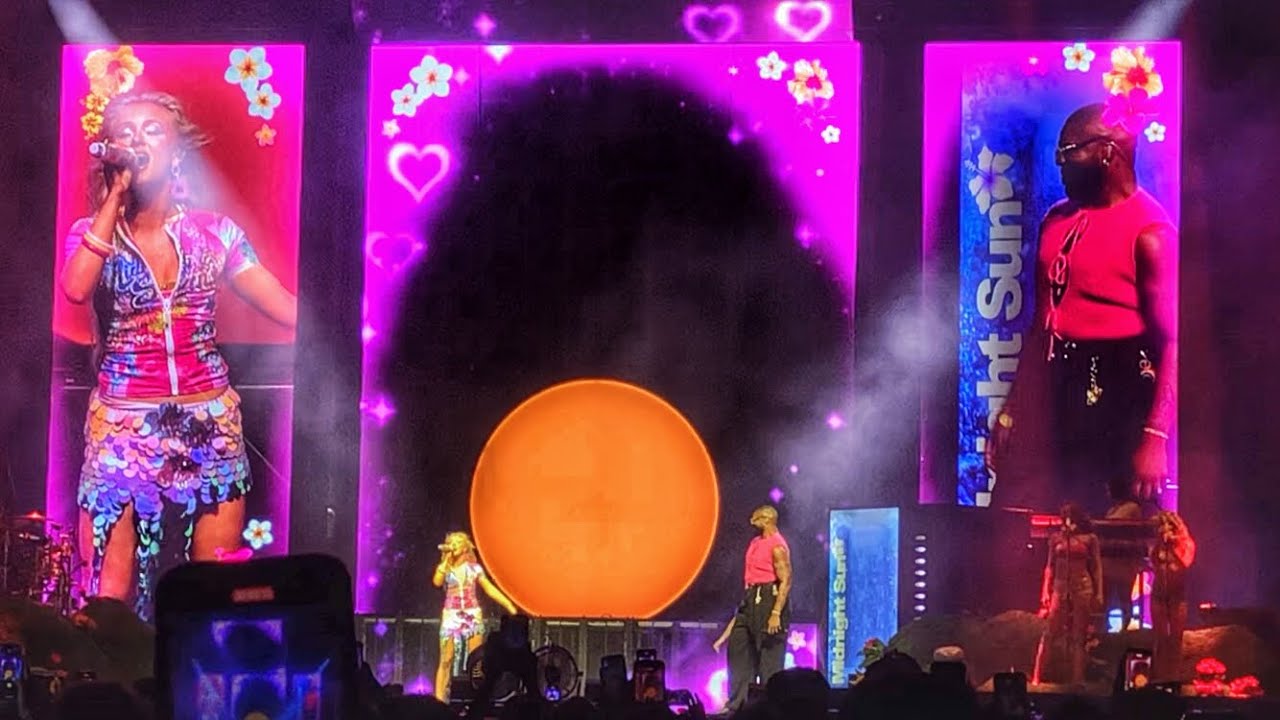 Zara Larsson at OVO Arena Wembley - Never Forget You feat MNEK