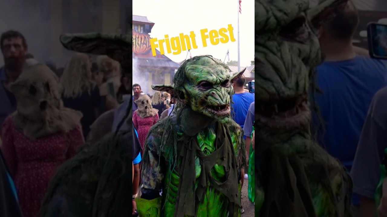 She said, "You make me sick" 🤣 #scarefest #halloweenshorts #sixflags