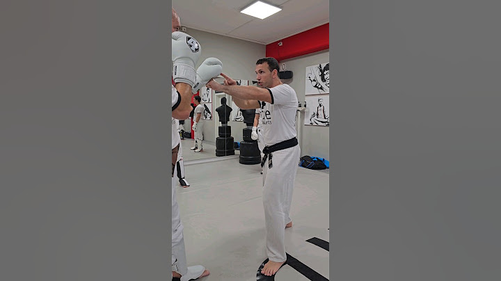👀 Augenkontakt! Typischer Fehler für #Selbstverteidigung 👉 vom Weltmeister im #kickboxen #kampfsport