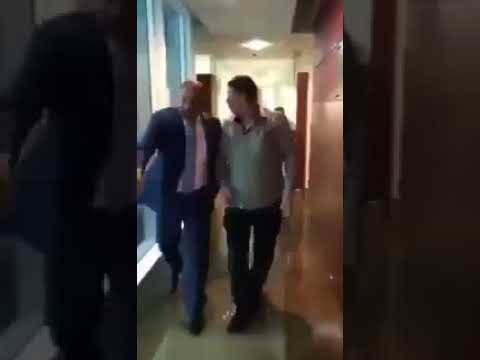 مشرف عمال التنظيف في ديوان الخدمة المدنية مستاء من طريقة التعامل مع تسريب المياه