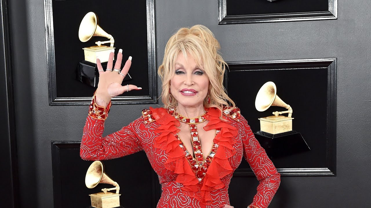 Dolly Parton celebrates Easter in quarantine with joyous, solo ...